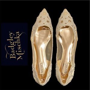 Badgley Mischka Gigi Crystal Pointy Toe Flat, Ivory Satin, Womens Size eleven